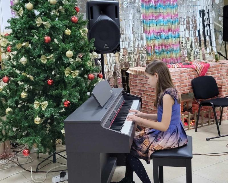 Коледен концерт на школите по пиано и китара